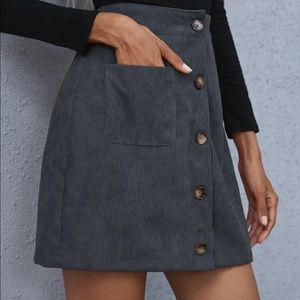 Button mini skirt